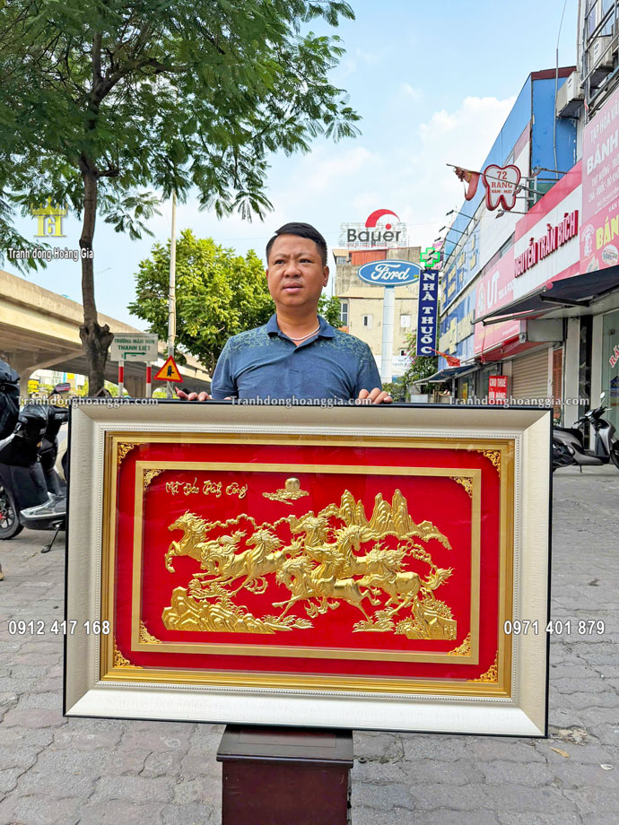 Tranh mã đáo thành công mạ vàng thích hợp bày trí phòng khách sang trọng
