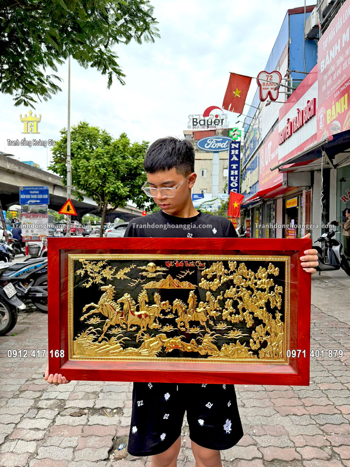 Tranh mã đáo thành công mạ vàng 24k là dòng sản phẩm cao cấp tại Hoàng Gia