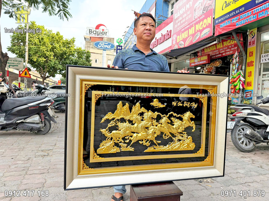 Bức tranh mã đáo thành công được chế tác hoàn toàn thủ công tinh xảo