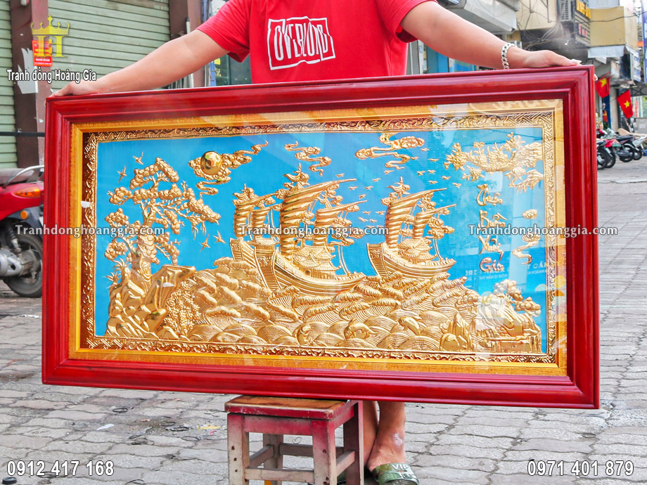 Bức tranh thuận buồm mạ vàng 24K được nghệ nhân Hoàng Gia chế tác vô cùng tinh xảo