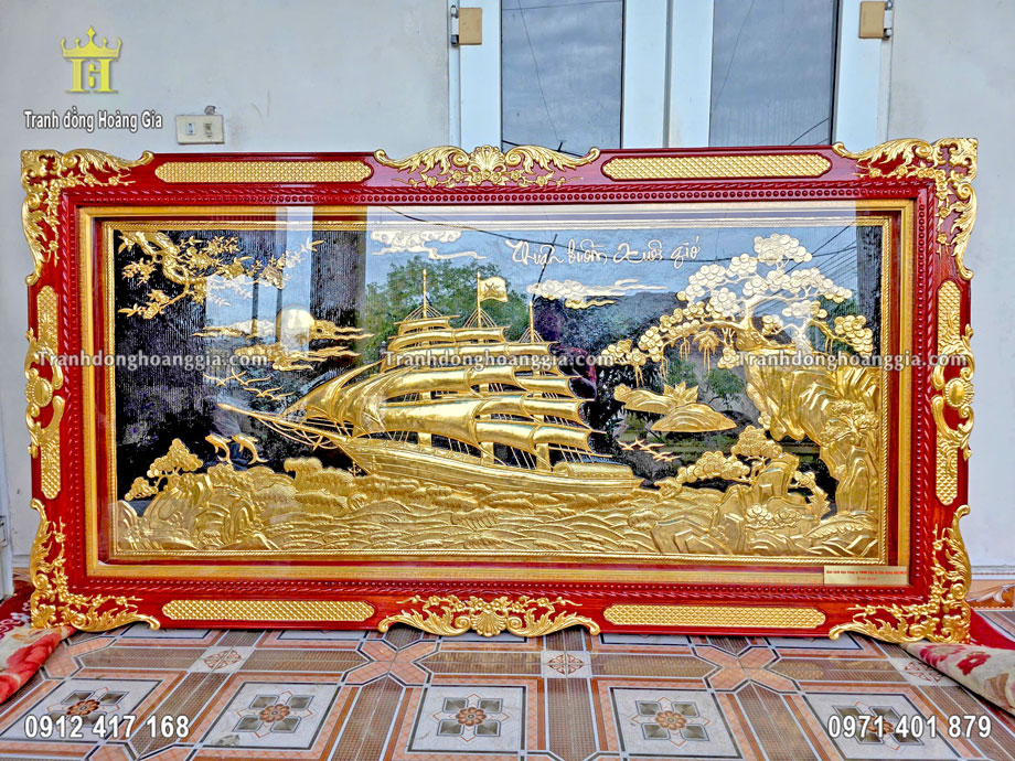 Tranh thuận buồm xuôi gió dát vàng 24K là dòng sản phẩm cao cấp tại Hoàng Gia