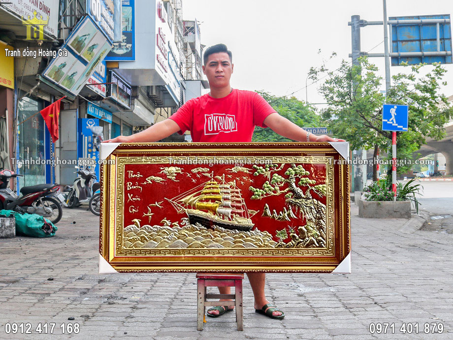 Bức tranh thuận buồm xuôi gió bằng đồng được chế tác thủ công truyền thống