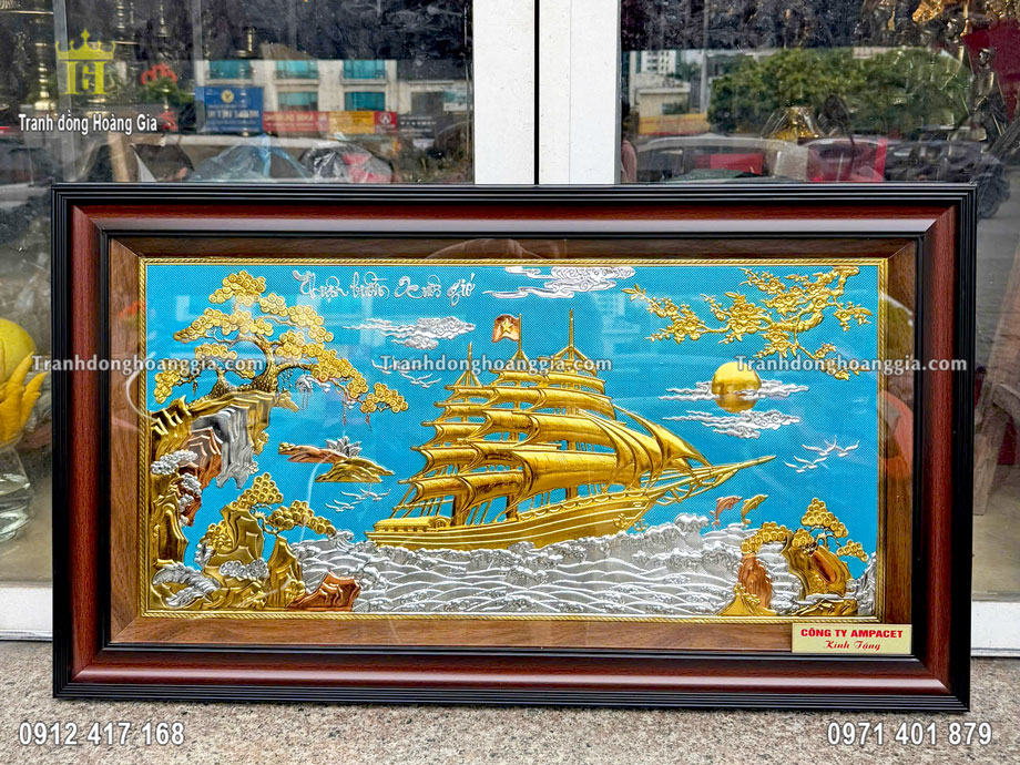 Tranh thuận buồm xuôi gió bằng đồng mạ vàng là dòng sản phẩm cao cấp