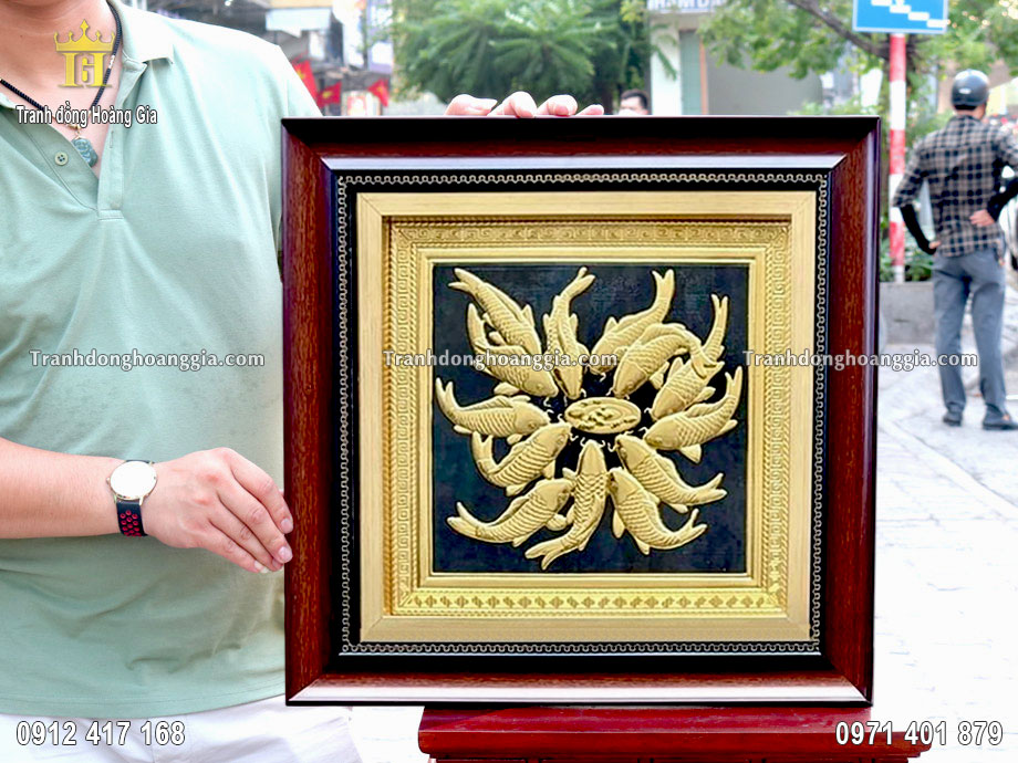 Bức tranh cá chép được chế tác hoàn toàn thủ công tinh xảo