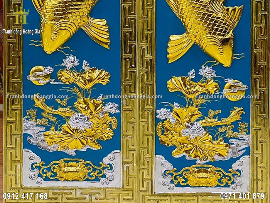 Từng đường nét trên bức tranh lý ngư vọng nguyệt được chạm khắc tỉ mỉ và tinh xảo