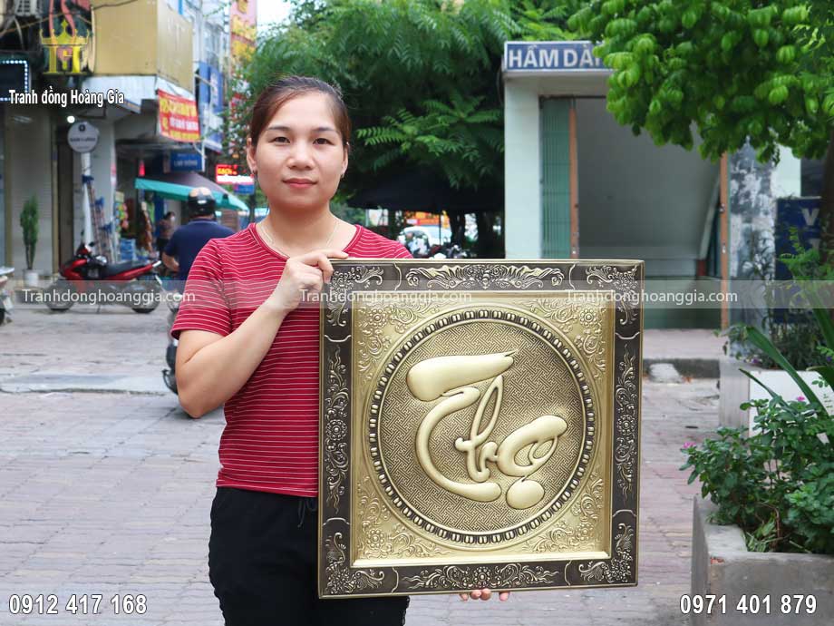Tranh Chữ Thọ Thư Pháp Bằng Đồng Vàng Tấm khổ 55x55cm - TR0340