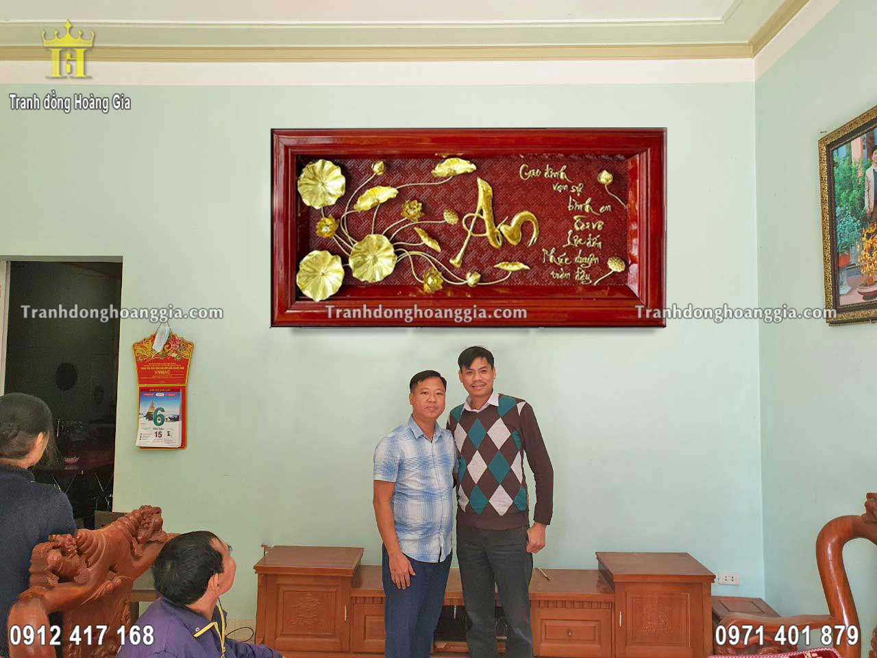 Tranh chữ an hoa sen bằng đồng mạ vàng được chế tác tinh xảo