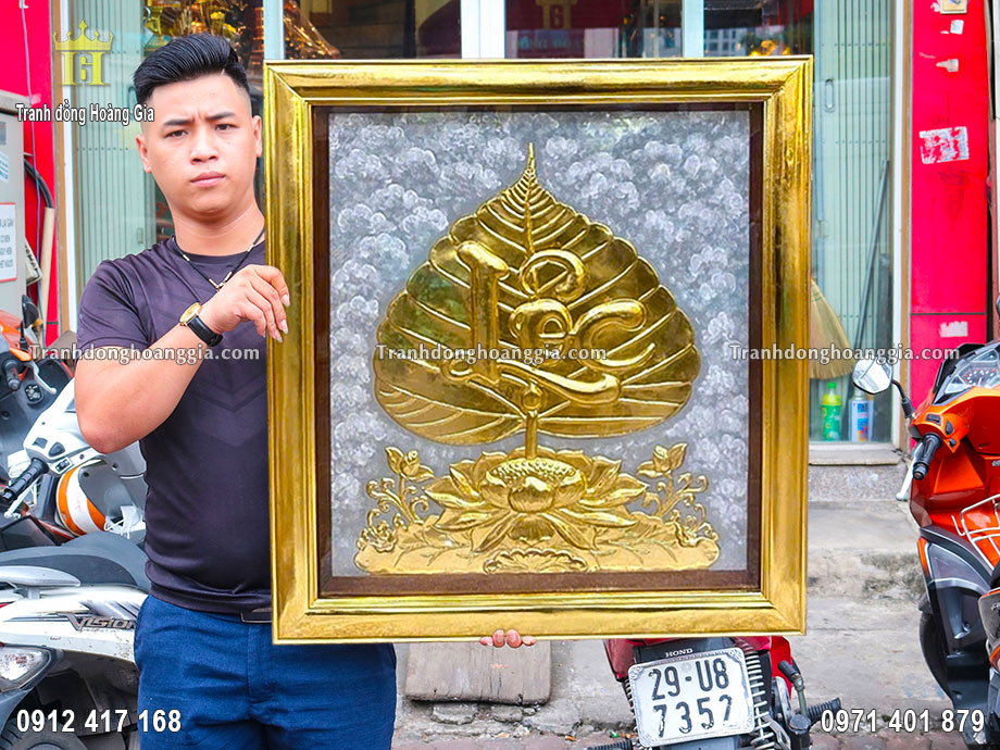 Tranh lá bồ đề chữ lộc mạ vàng được chế tác theo yêu cầu của khách hàng