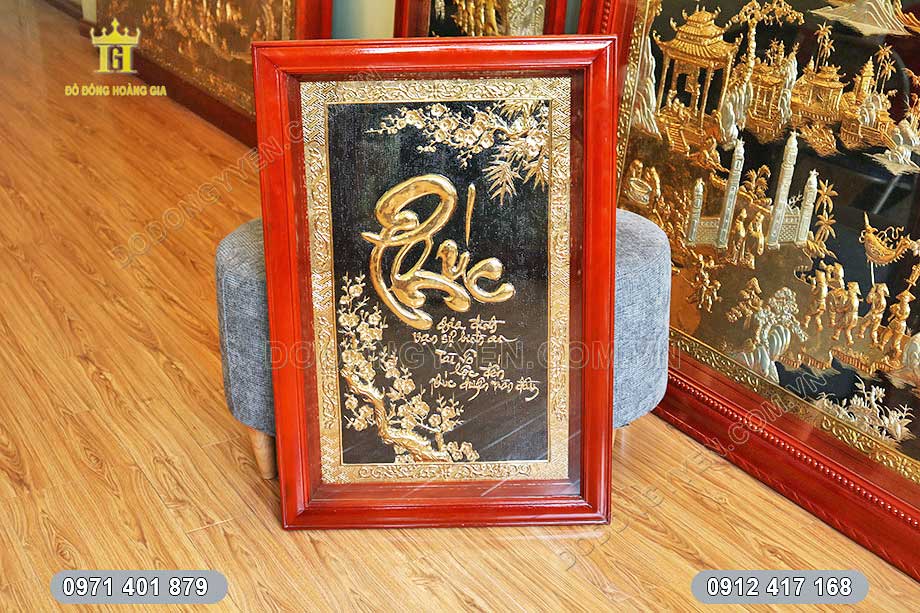 Bức tranh chữ Phúc dát vàng khung đứng được nhiều khách hàng yêu thích 