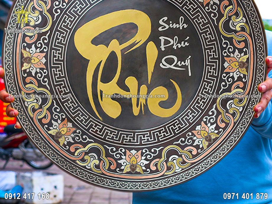 Tranh chữ phúc khảm ngũ sắc thích hợp bày trí phòng khách sang trọng