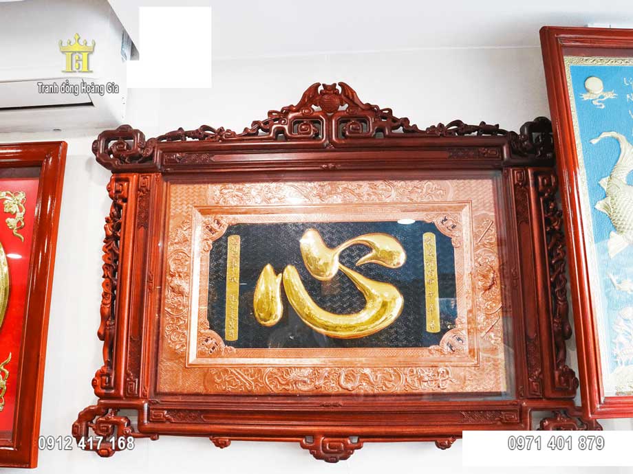 Bức tranh chữ tâm dát vàng khung hương phù hợp treo tại không gian phòng khách hoặc phòng thờ gia tiên