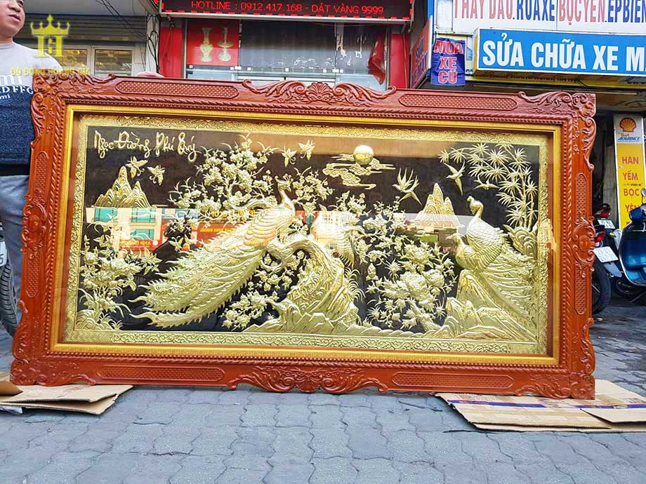 Bức tranh công mai - ngọc đường phú quý đồng vàng khung gỗ 2m3x1m2 sang trọng. 