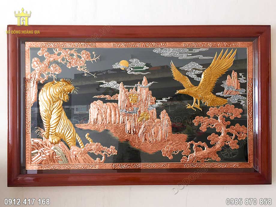 Bức tranh anh hùng tương ngộ mạ vàng lắp đặt cho khách Sài Gòn