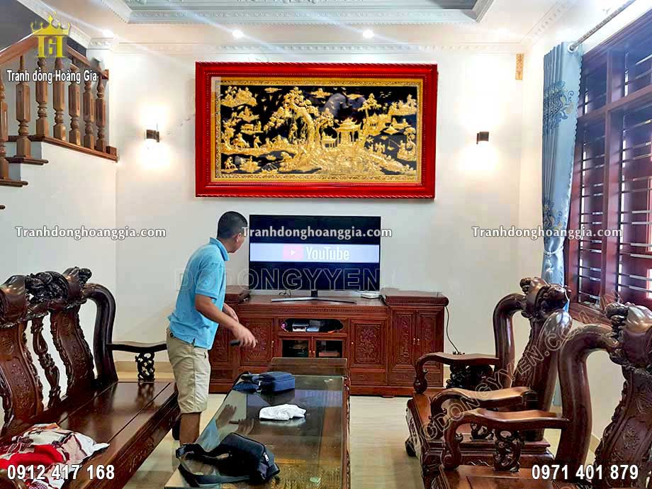 Bức tranh đồng quê mạ vàng thích hợp treo tại không gian phòng khách