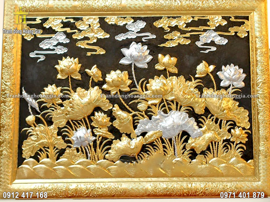 Bức tranh được chế tác hoàn toàn từ nguyên liệu đồng vàng tấm