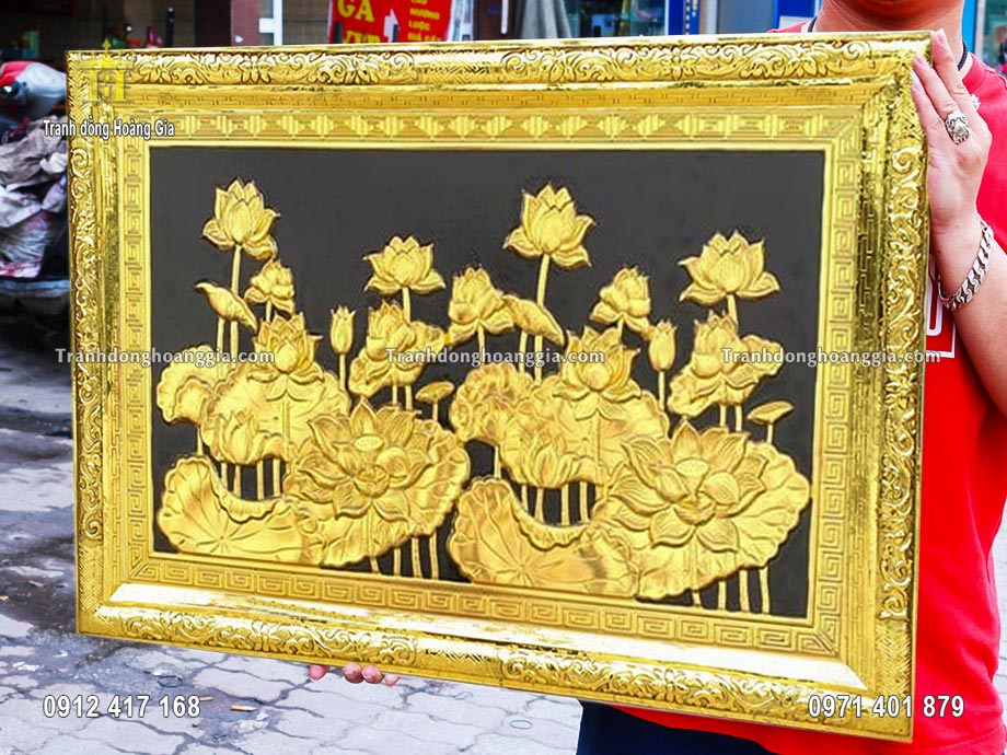 Tranh hoa sen mạ vàng 24K thích hợp không gian phòng khách, phòng làm việc sang trọng