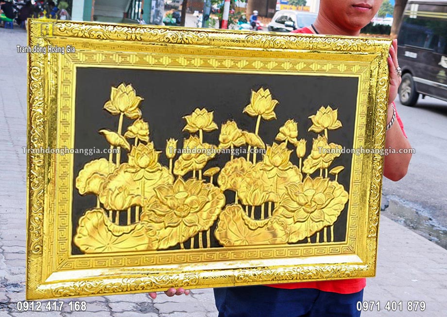 Đồng Hoàng Gia nhận chế tác tranh hoa sen mạ vàng theo yêu cầu