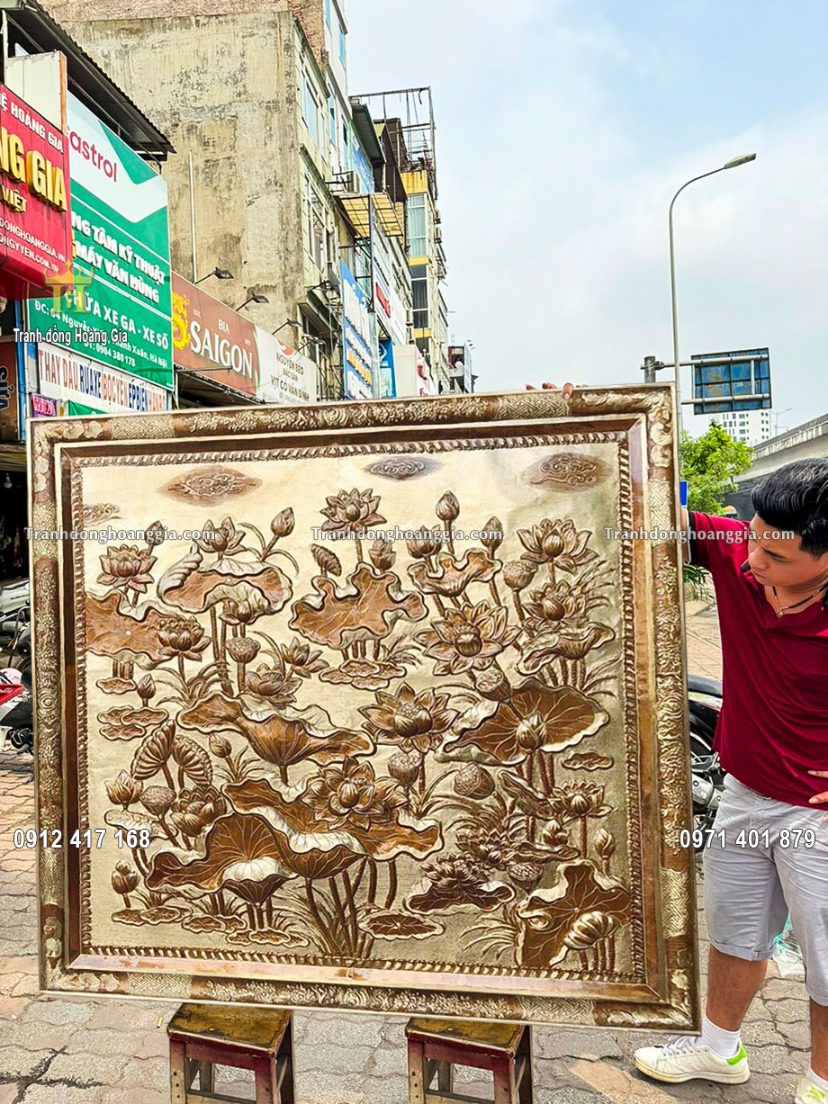 Tranh hoa sen mang ý nghĩa biểu tượng của bình an, tốt lành