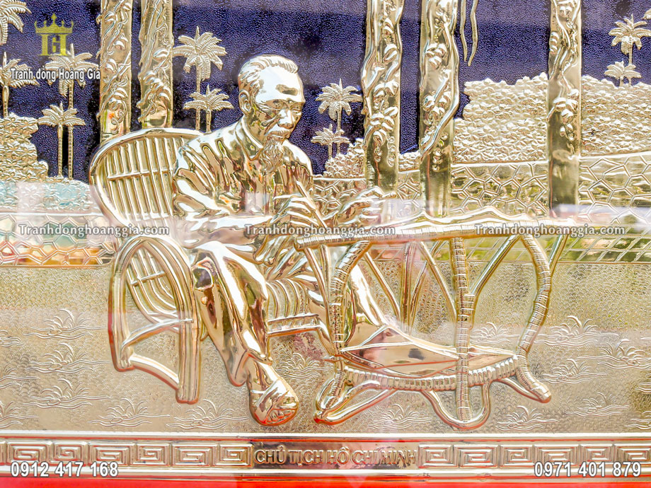 Mua tranh Bác Hồ ngồi viết ký sự bằng đồng uy tín