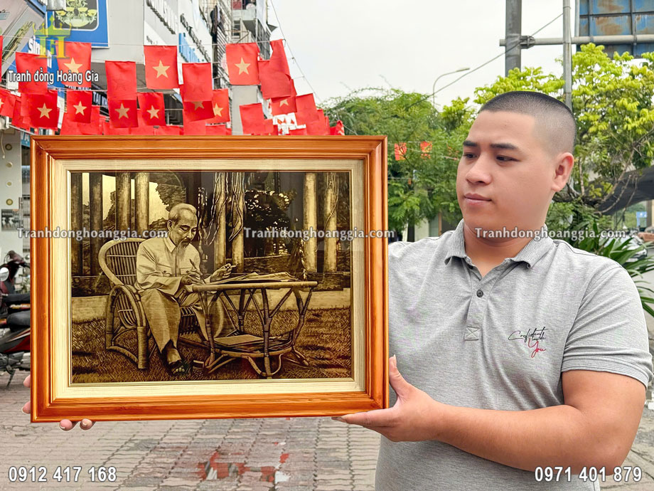 Nguyên liệu chế tác tranh Bác Hồ bằng đồng là đồng tấm nhập khẩu
