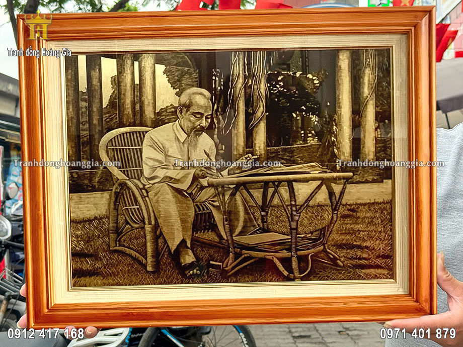 Từng đường nét trên bức tranh được chế tác tỉ mỉ và tinh xảo nhất