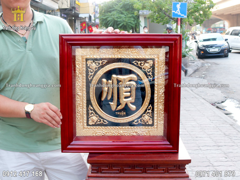 Bức tranh chữ Thuận được chế tác theo yêu cầu của khách hàng