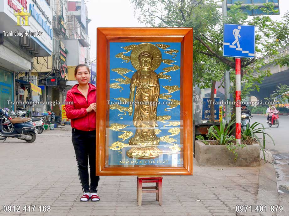 Bức tranh Đức Phật Thích Ca Mâu Ni bằng đồng được nghệ nhân chế tác tinh xảo