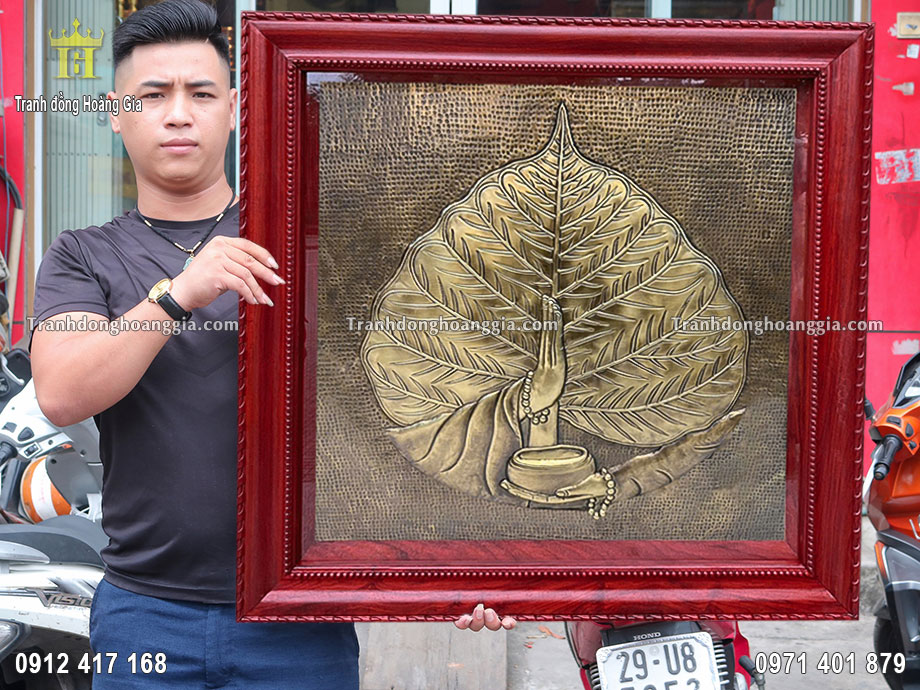 Tranh lá bồ đề tay phật bằng đồng hun thích hợp với không gian phòng thờ, phòng khách