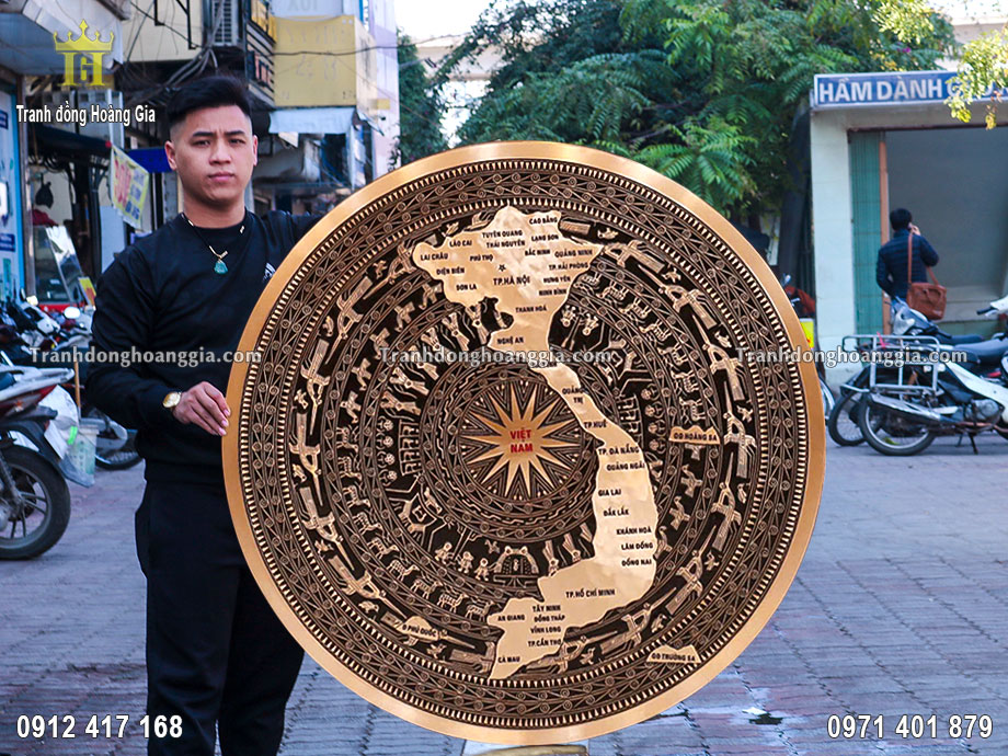 Nguyên liệu chế tác tranh trống đồng là đồng đỏ nguyên chất loại I
