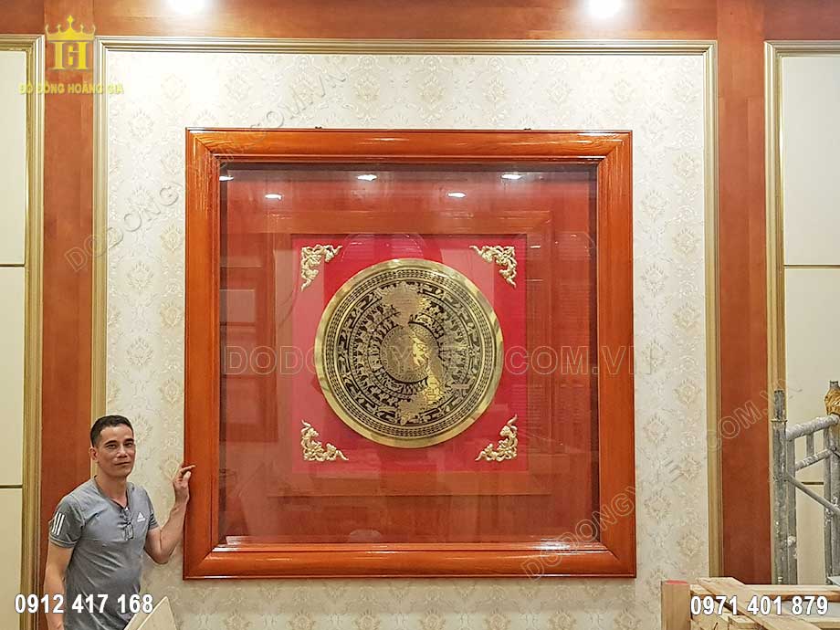 Bức tranh trống đồng gò hình bản đồ Việt Nam là mẫu tranh được nhiều khách hàng yêu thích