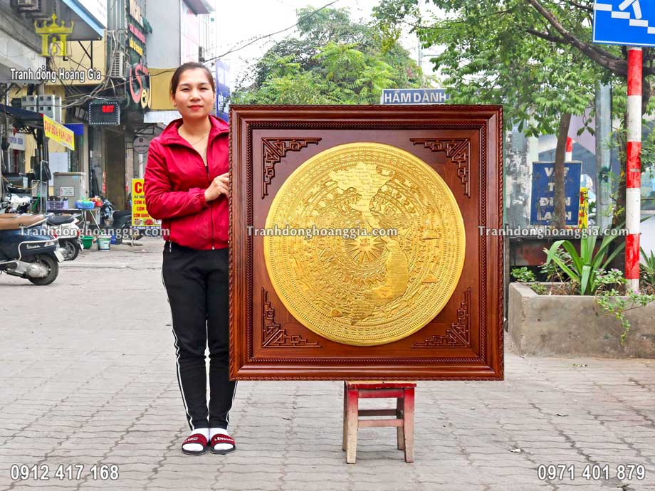 Tranh mặt trống đồng mạ vàng hình bản đồ Việt Nam có độ bền cao, gia chủ an tâm sử dụng lâu dài
