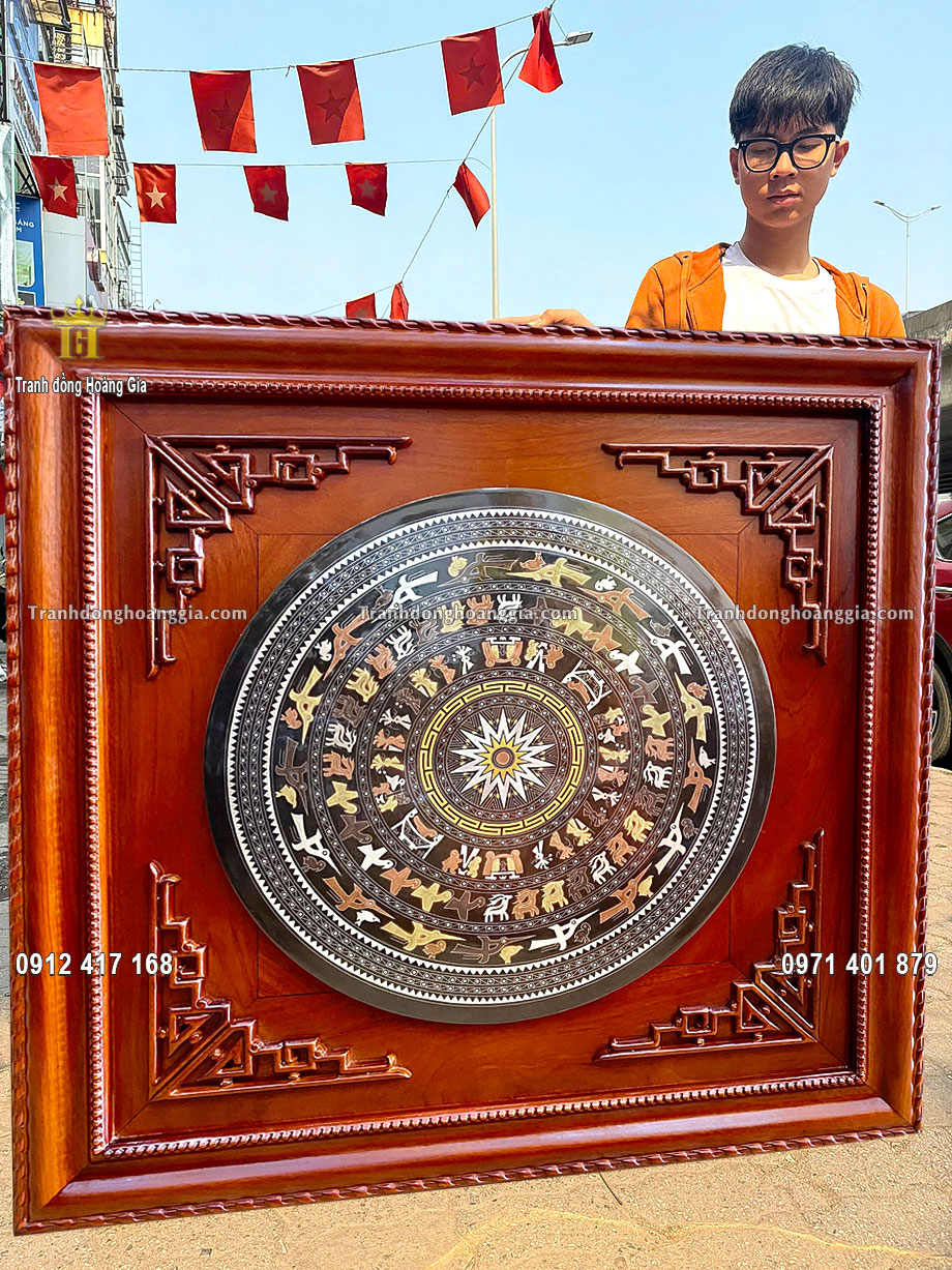 Nguyên liệu chế tác tranh trống đồng là đồng đỏ nguyên chất loại I