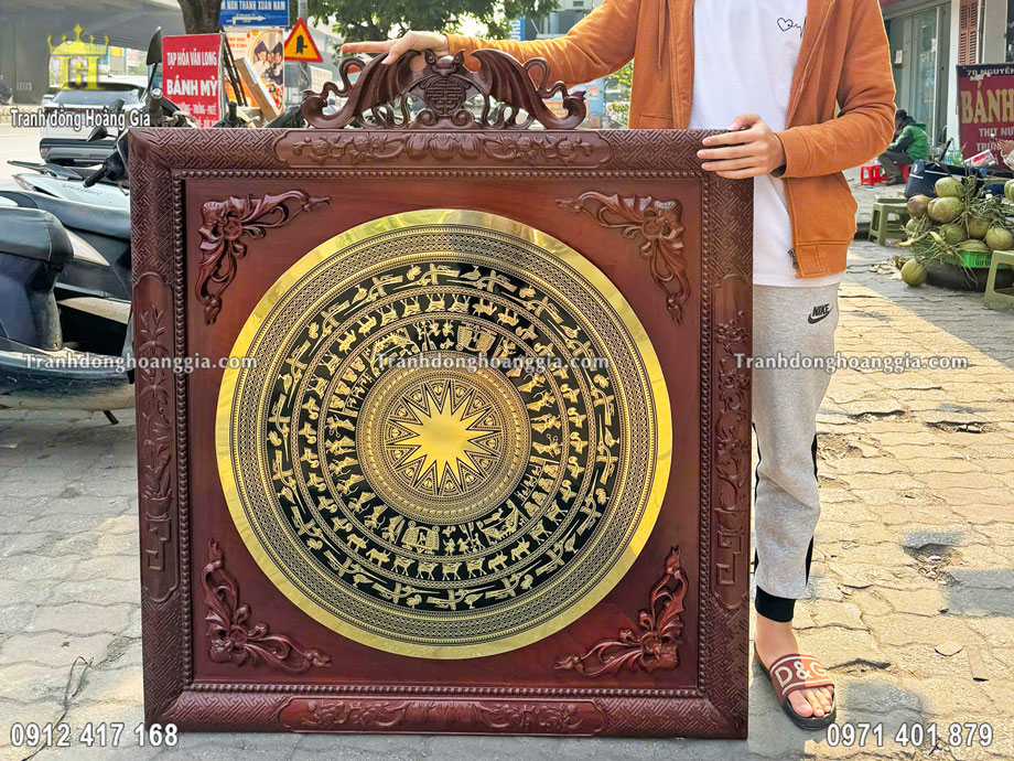 Bức tranh trống được nghệ nhân chế tác hoàn toàn thủ công tinh xảo