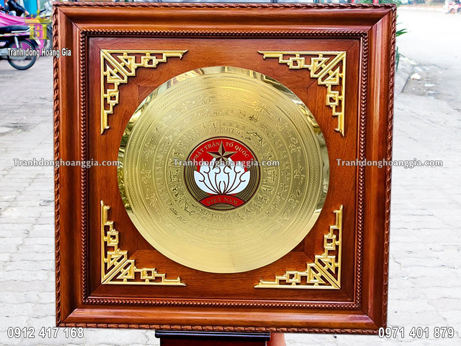 Bức tranh mặt trống đồng được làm từ đồng tấm nhập khẩu