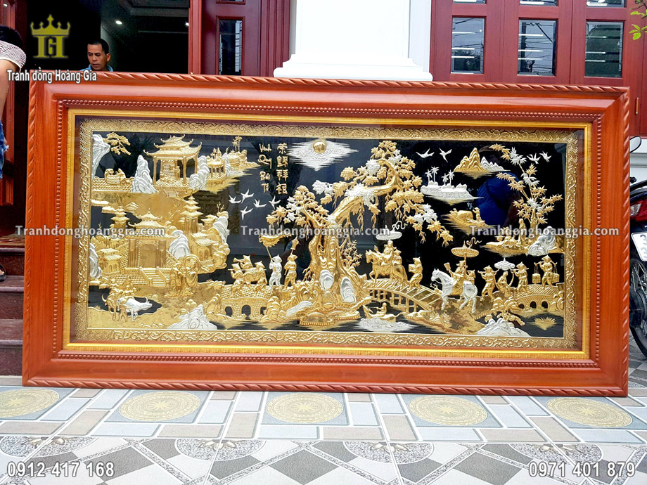 Bức tranh vinh quy bái tổ mạ vàng, bạc là dòng sản phẩm cao cấp tại Hoàng Gia