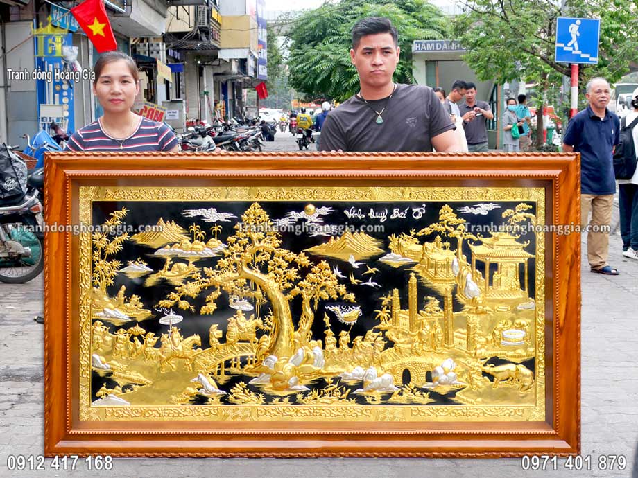 Bức tranh vinh quy bái tổ mạ vàng được nghệ nhân Hoàng Gia chế tác vô cùng tinh xảo