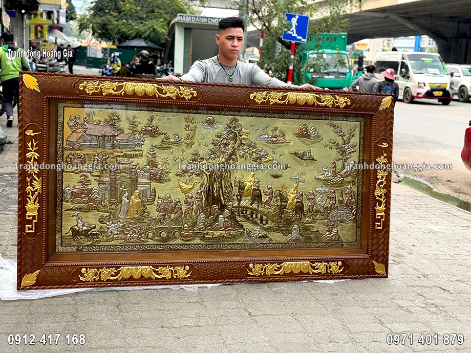 Bức tranh được chế tác hoàn toàn thủ công truyền thống